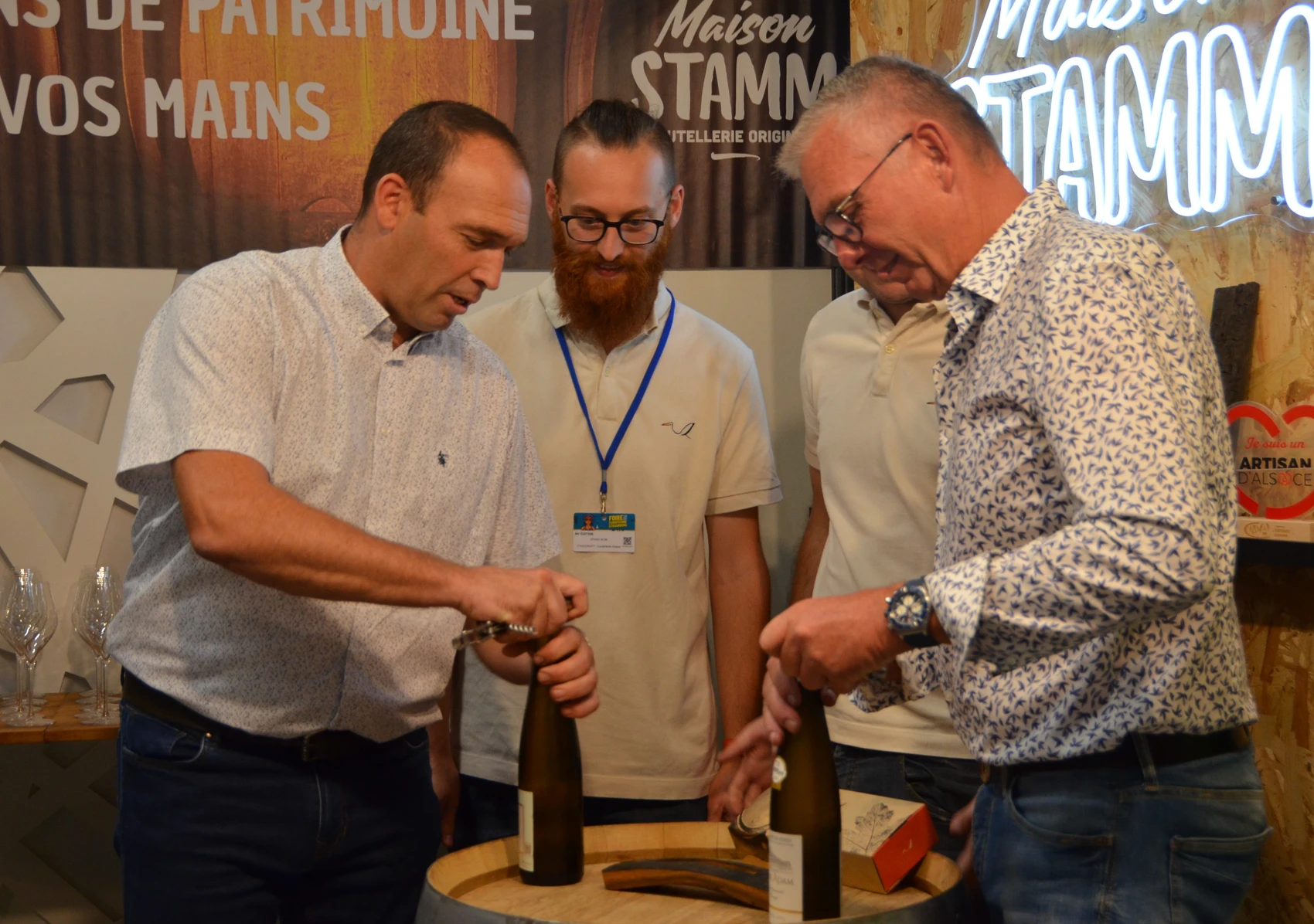 ouverture d'une bouteille avec un tire-bouchon Strasbourg events