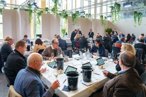 salle de dégustation en parallèle du salon égast